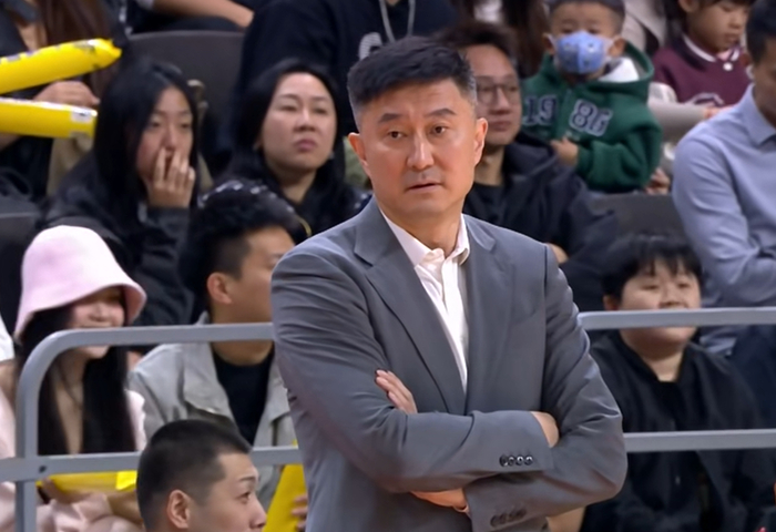 杜锋接受采访，回应焦泊乔请假离开广东队|广东男篮|球队|离队|康复|事务_新浪体育_新浪新闻